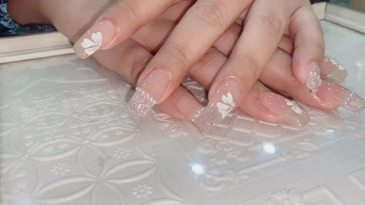 婚纱照美甲最新时尚，潮流下的完美搭配之选