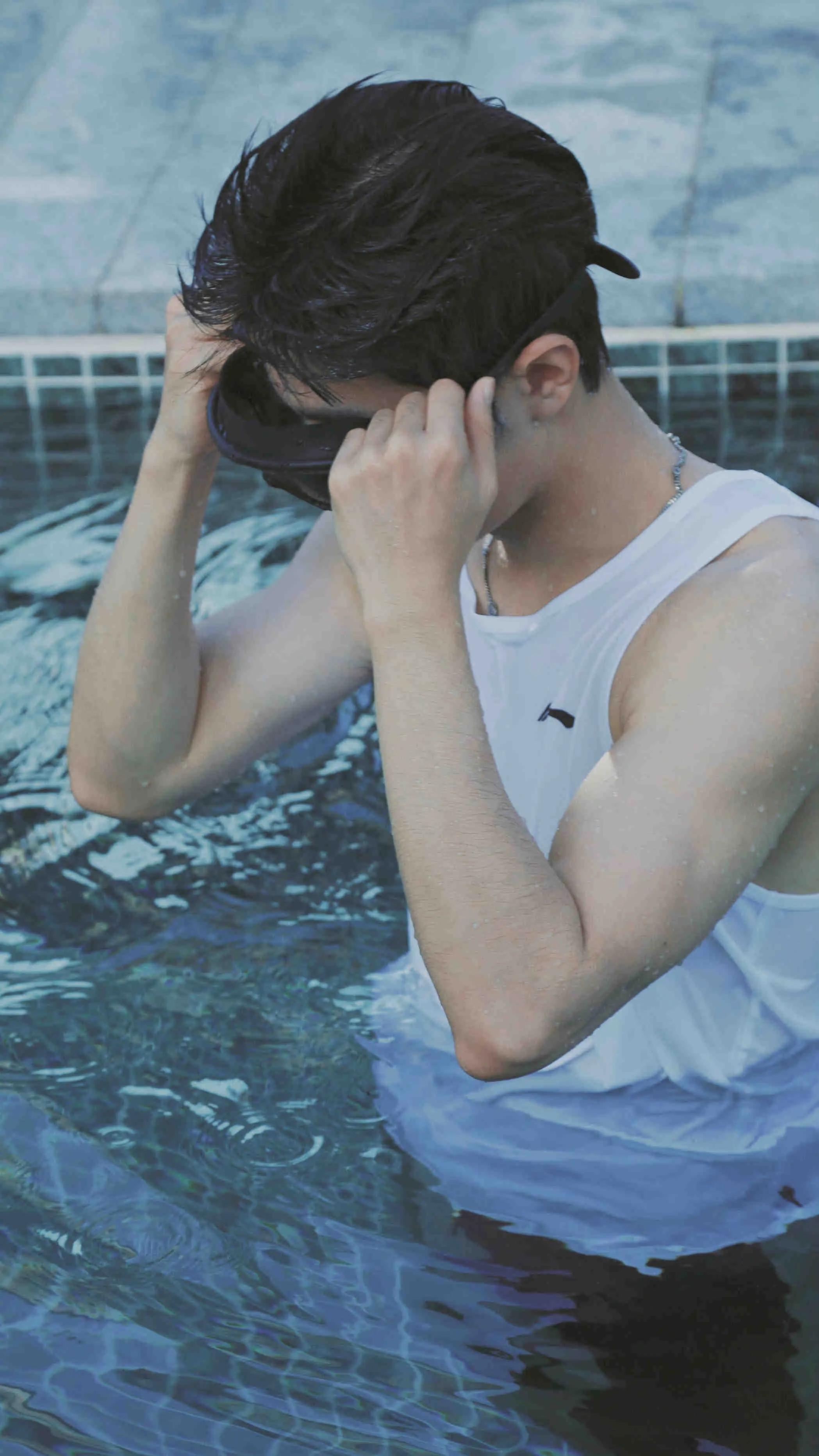 肖战微博泳池热议,个人表达与社会焦点交汇之处