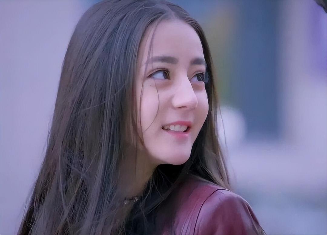 星光下的瘦影，明星日常与友情陪伴的温馨瞬间