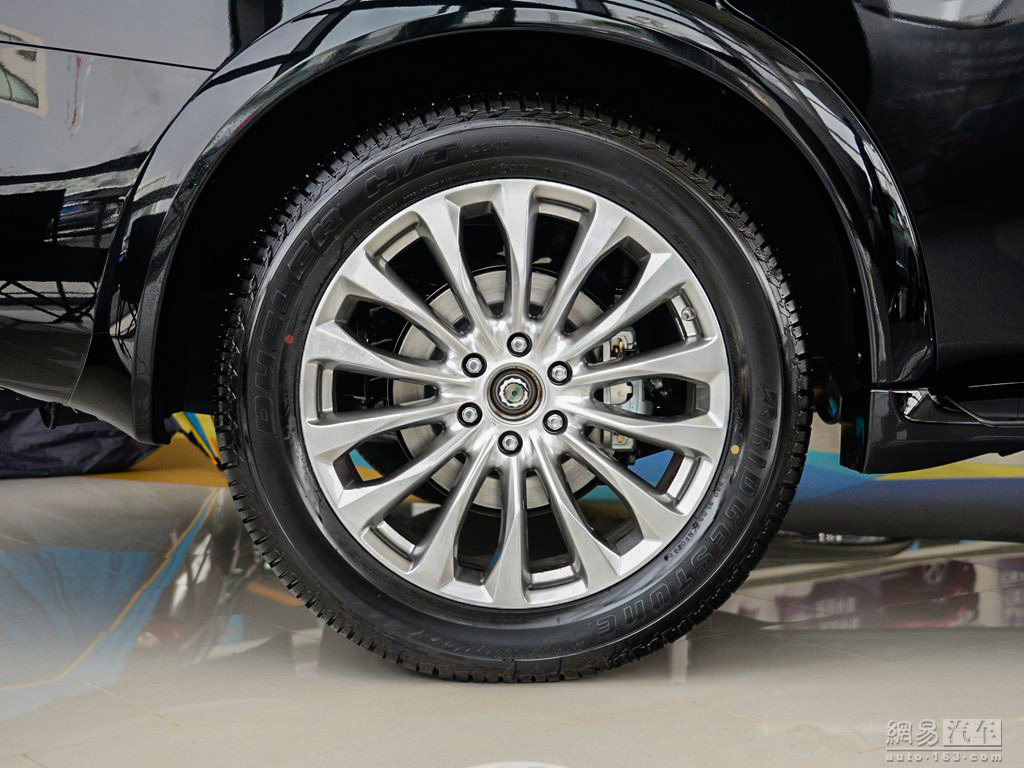 英菲尼迪轮胎价格探索，小巷中的独特购物体验