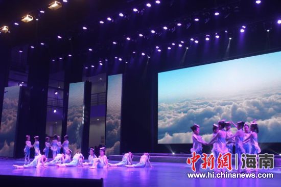 儿童舞蹈风采展示，小巷中的星光璀璨之梦