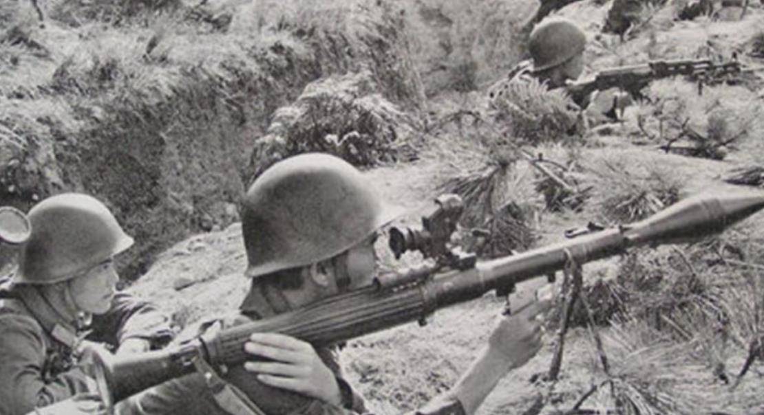 对越自卫反击战电影，激荡人心的历程与自信成就感的展现