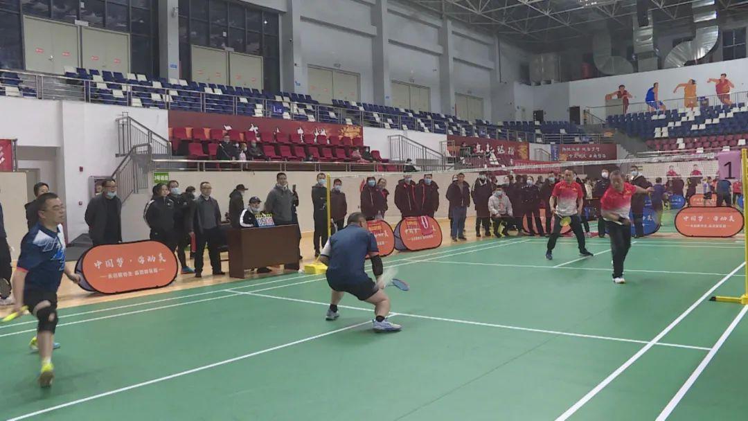 羽毛球比赛活动主题，竞技与友谊的交织，展现羽球魅力！