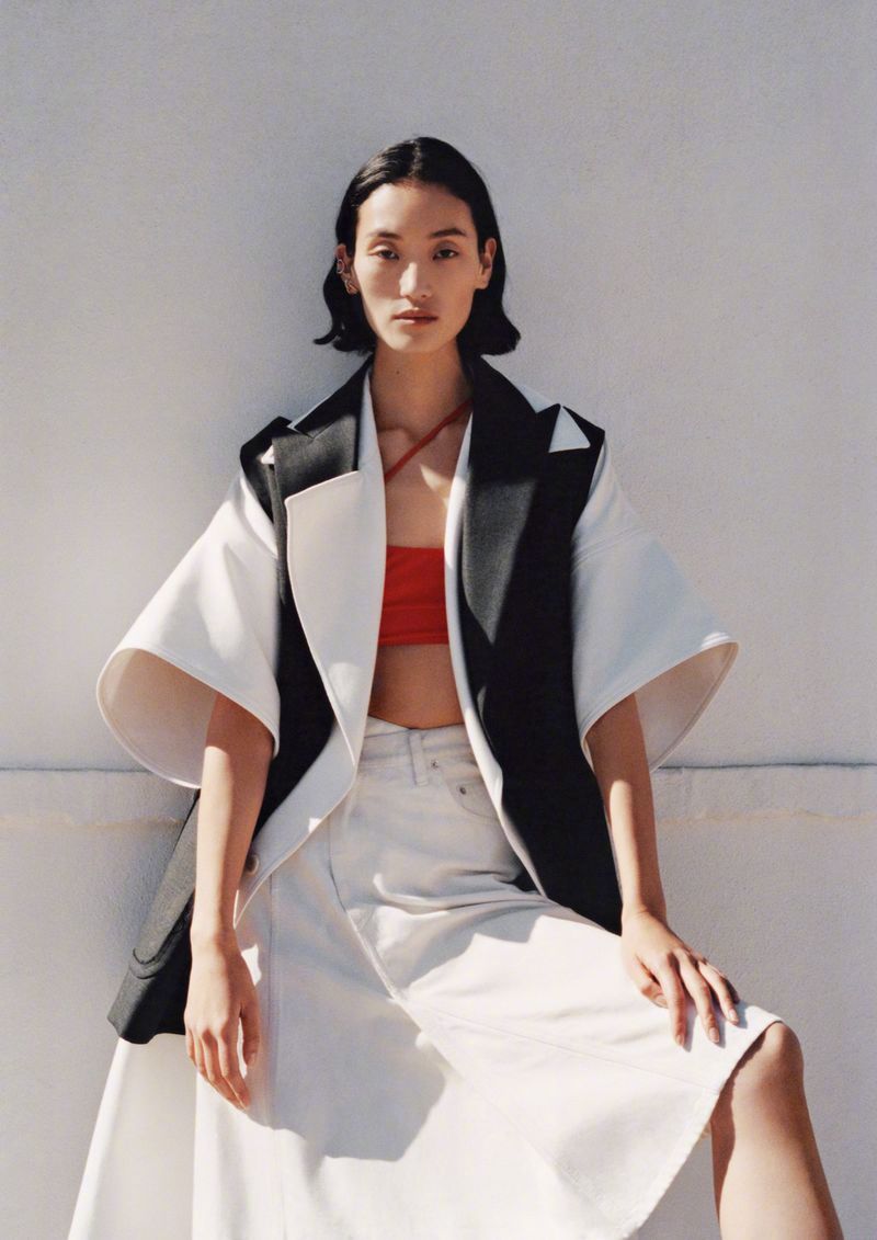 演员张丽娜,演员张丽娜，自然美景之旅，寻找内心的宁静与幽默