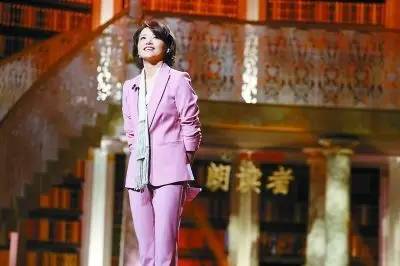 董卿《朗读者》最新图片