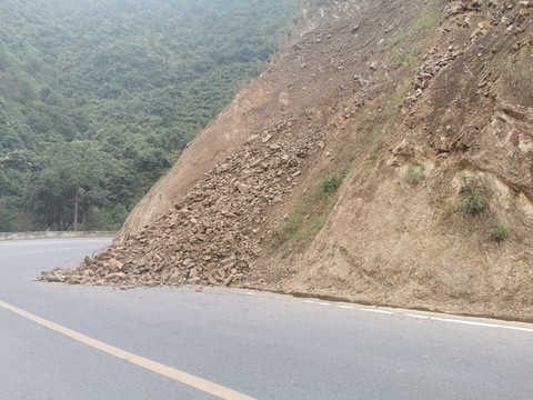 路塌方最新,路塌方最新，详细步骤指南