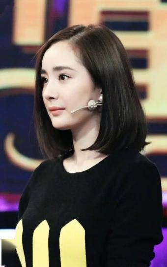 杨幂短发新造型亮相，时尚变革展现先锋之美