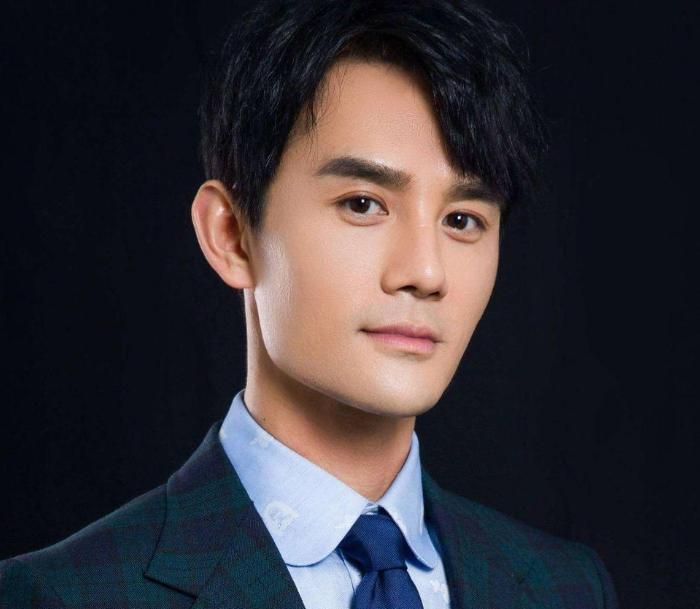 中国男演员排行榜，探索他们的日常温馨时刻